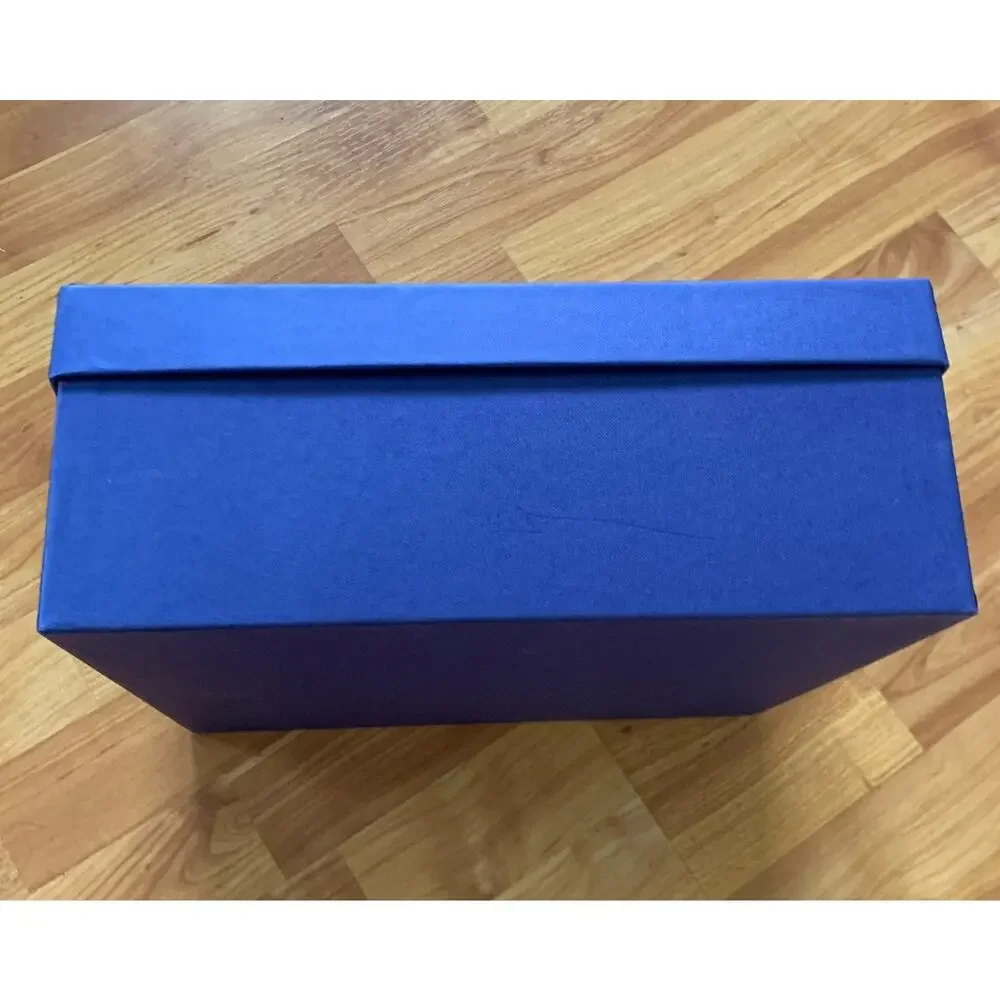 Stuart‎ Weitzman empty shoe box